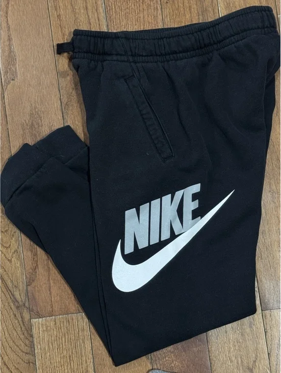 Nike Standard Fit Black Sweatpants with Logo, Size Youth M