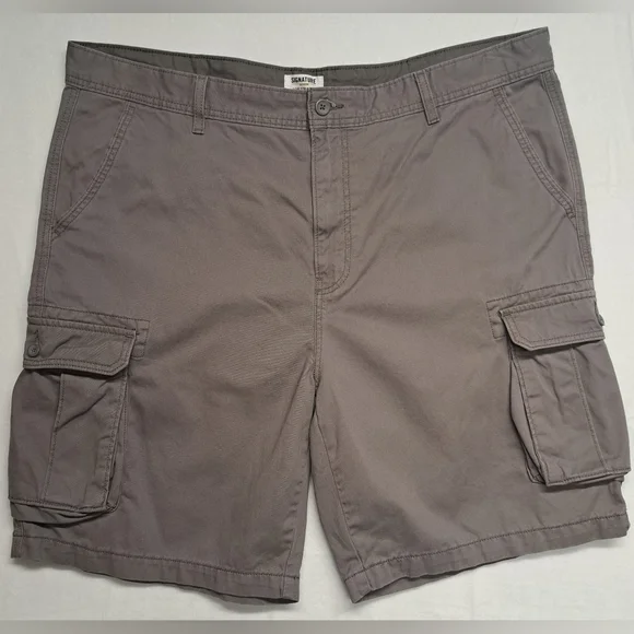 Signature Gold Levi Strauss & Co Khaki Cargo Shorts W44 Zipper Fly Grey