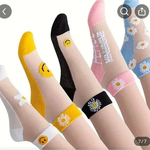 1 pair white daisy smile socks