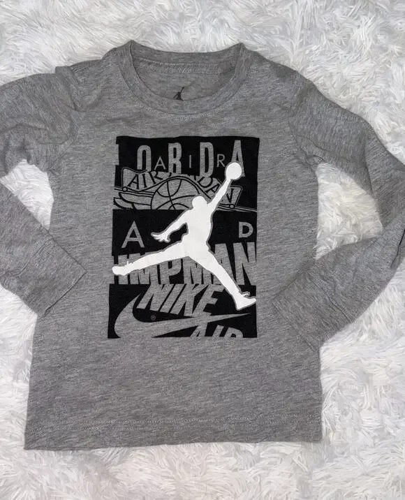 Nike Air Jordan 4 Gray Long Sleeved Tee. Cute, Soft