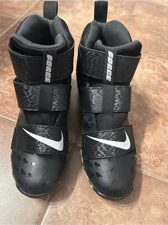 Nike Black Kids High-Top Sneakers with White Swoosh (Size 5.5Y)