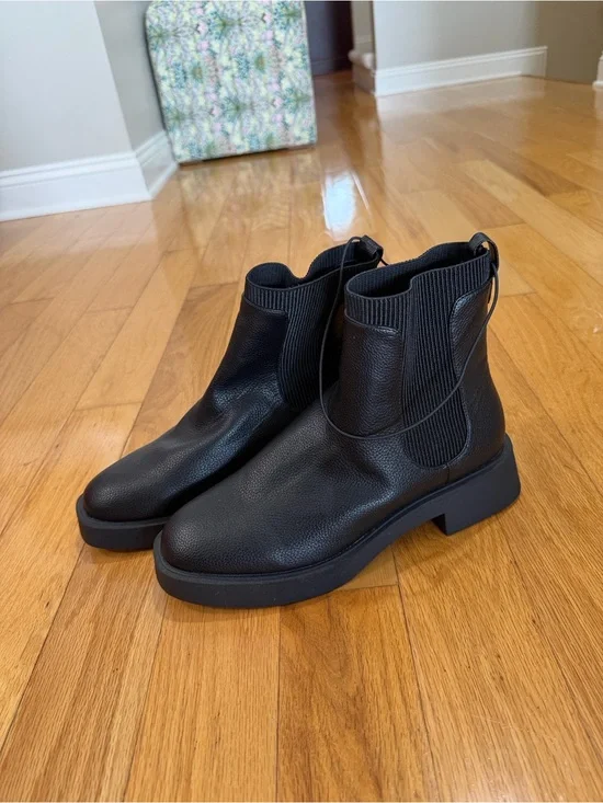 Kenneth Cole reaction women’s black boots size 9