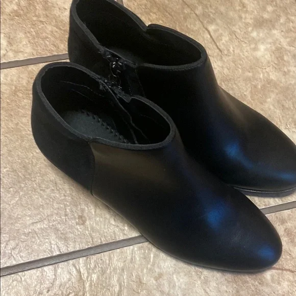 Elegant Black Size 6.5  Minimalist Booties Neutral Career Academia
