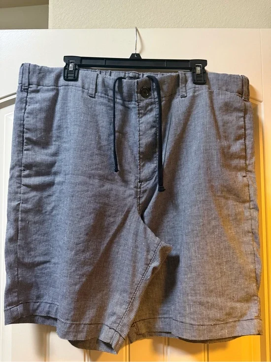 Banana Republic Navy and White Aiden Short