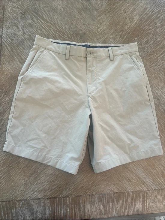 Vineyard Vines 7” Performance Khaki Shorts