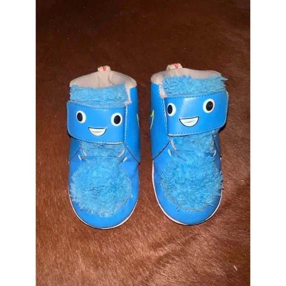 Nike fast and furry shoes 8c (USED)