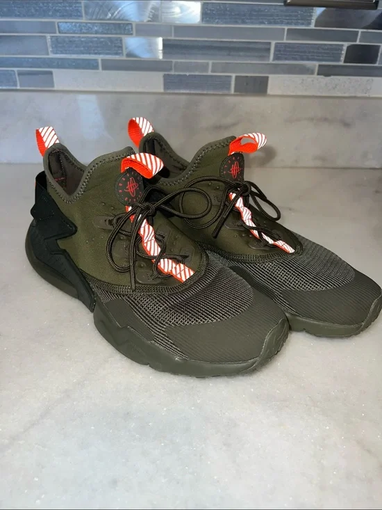 Nike Hurache Sneakers