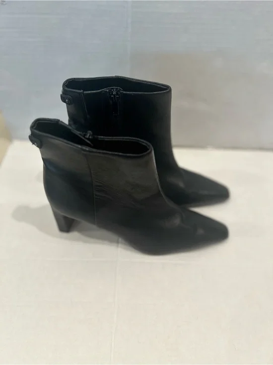 Sam Edelman Saige Black Leather Pointed Toe Ankle Booties Block Heel 9.5