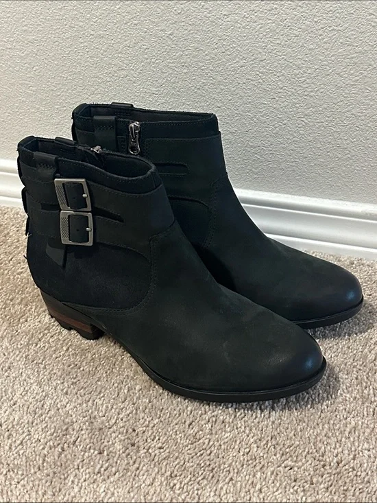 Sorel Lolla Ankle Booties