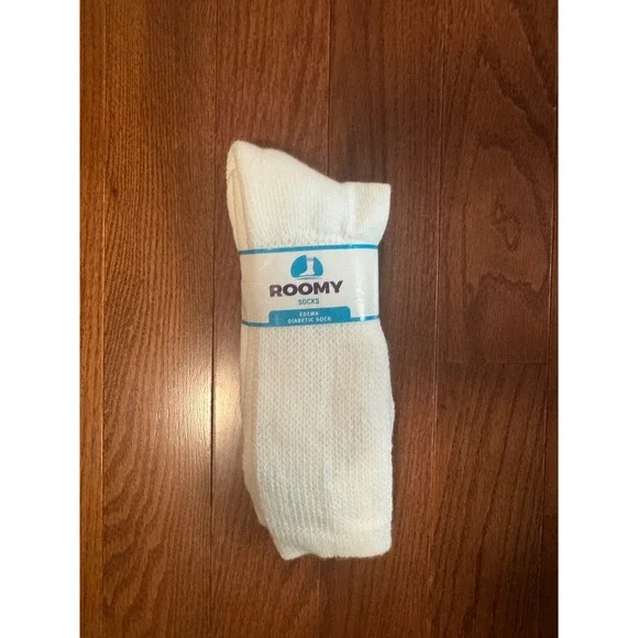 Roomy Socks Edema Diabetic Socks White Crew Length Stretch Top Terry Cushion USA