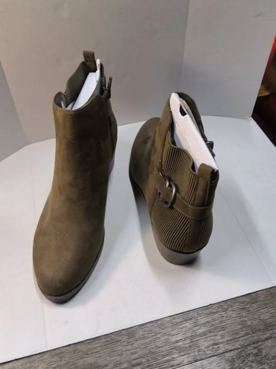 Market and Spruce Green Suede Booties Size 10