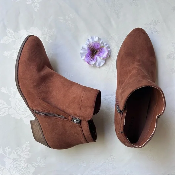 Torrid Cognac Faux Suede Ankle Booties Tassel Side Zip 8.5W