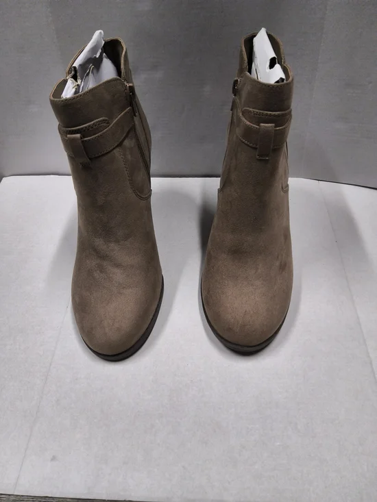 NWOT Size 8.5 Women's Taupe Suede Wedged Ankle Boots with Side Zip