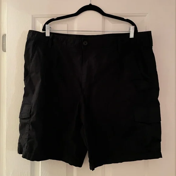 Men’s black Columbia cargo shorts - 44W