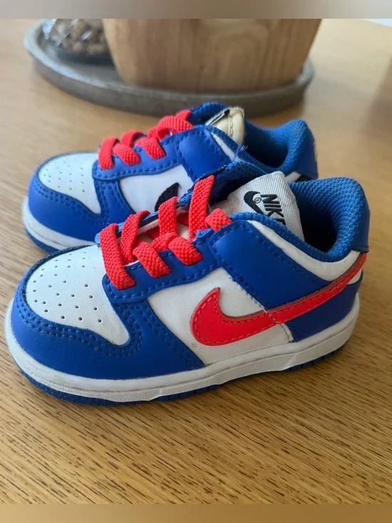Nike Toddler Low-Top Sneakers in Blue, White & Red