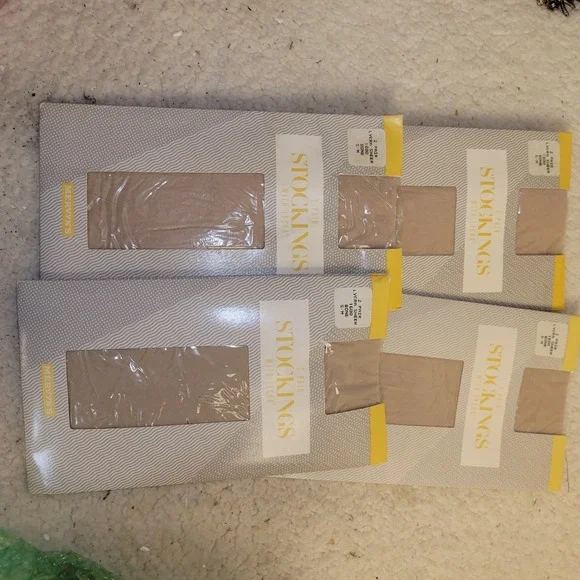 Vintage Mervyn's Sheer Nylon Stockings With Lycra 2 Pair Lot of 4 Packs Bone S/M