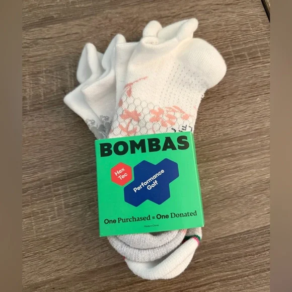 NWT 2 pairs of Bombas White Athletic Ankle Socks size LARGE