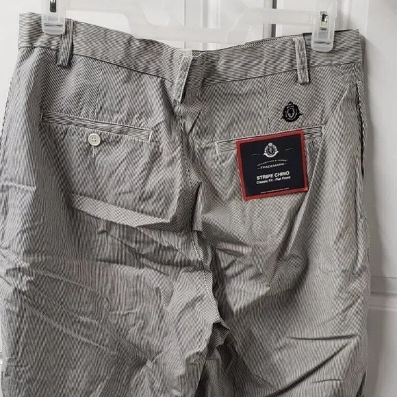Roundtree & York Men's Chino Shorts  Size: 34  Classic Fit  Flat Front  Stripe