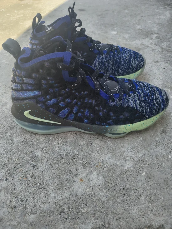 Nike LeBron 17 