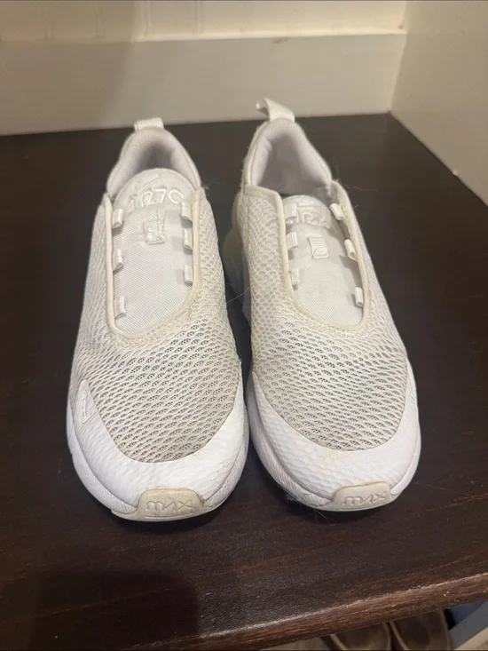 Nike White Slip-On Athletic Sneakers size 2.5