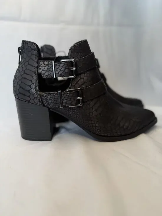 Express Black Faux Snakeskin Embossed Double Buckle Ankle Bootie Sz 9 NEW