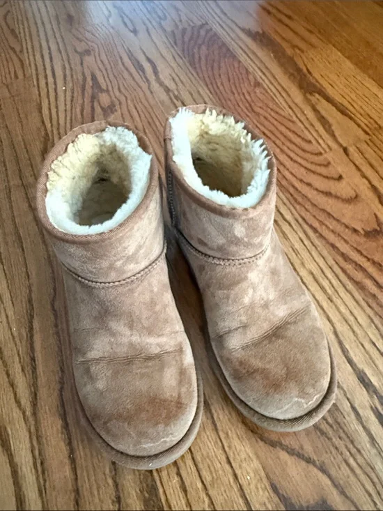 Woman’s Ugg Cozy Shearling-Lined Suede Boots in Chestnut