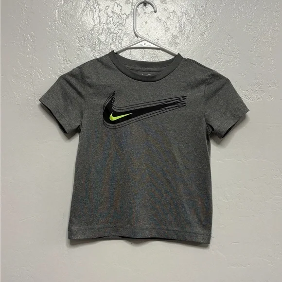 Boys size small (5/6) Nike shirt, #G1184