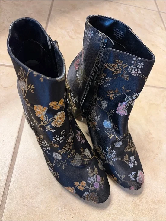Bar III Black Floral Brocade Ankle Booties size 11
