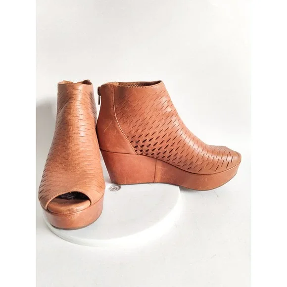 Chocolat Blu Booties 7.5 Wedge Open Toe Tan Leather Perforated Platform Boho