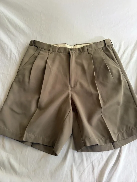 Haggar Generations Pleated Khaki Shorts Size 34 Men’s Casual Shorts