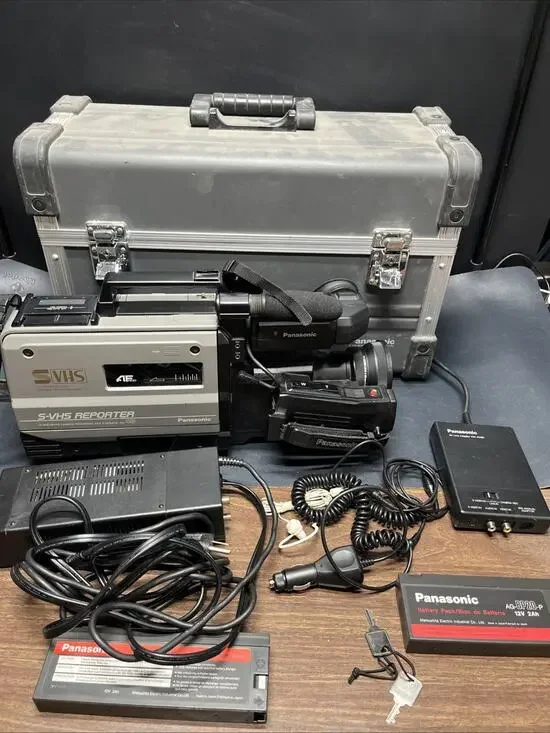 Vintage 1988 Panasonic AG-450 S-VHS Camcorder Reporter Kit w/Case, & Accessories