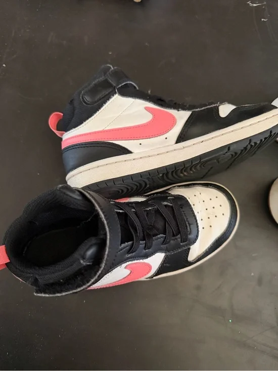 Girls Nike High-Top Sneakers in Black, White & Pink