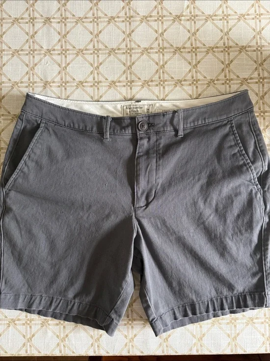 Abercrombie & Fitch Men's Slate Gray Flat-Front Chino Shorts