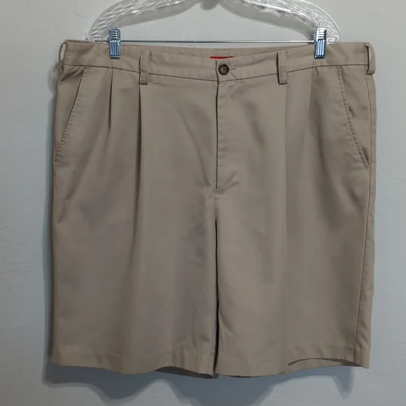 IZOD Golf Shorts Size 40