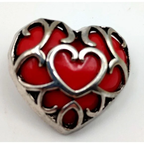 Nintendo 2019 Heart Enamel Pin – Red & Silver Collector's Pin Badge‎ Zelda Style