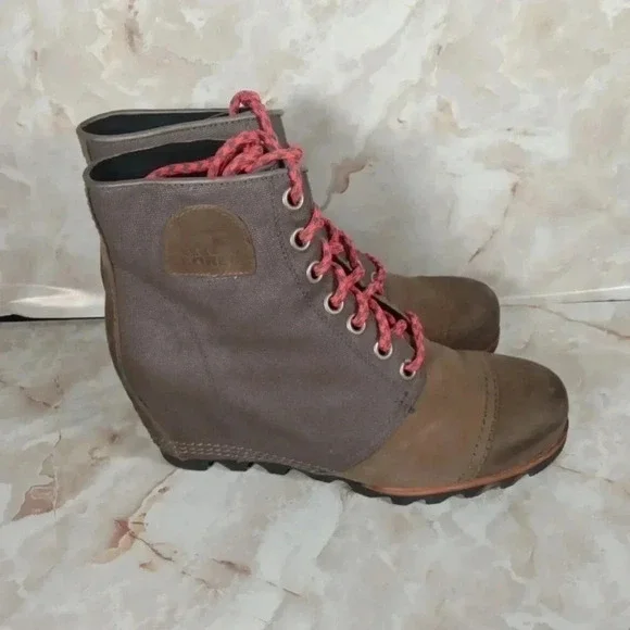 Sorel women's PDX 1964 hidden Wedge ankle boots size 10