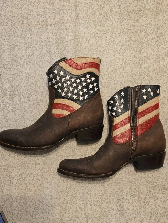 Woman's Western Ankle Boots with American Flag Accent - Brown. Size 8.5B