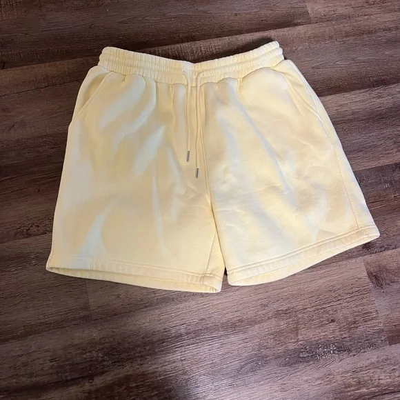 Comfrt basic fleece shorts in buttercream