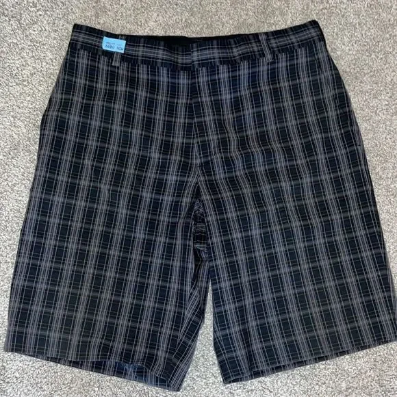 Nike Tiger Woods Metal Tab TW flat front style plaid check Golf shorts 34 men’s