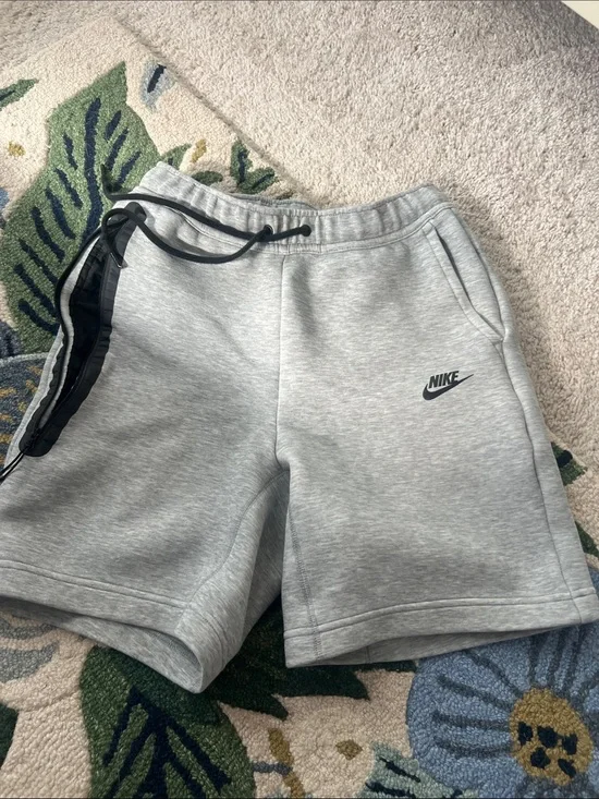 Nike men’s grey sweatshorts small