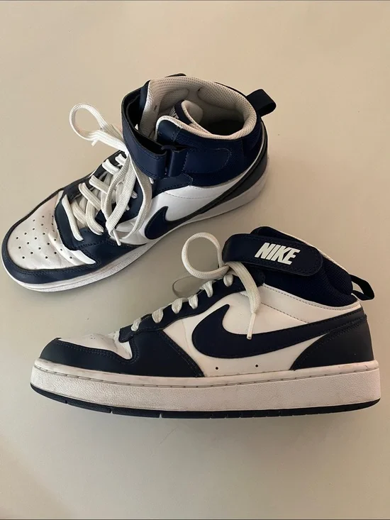 Boys Nike Court Borough Mid - Navy/White size 6.5Y