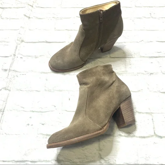 Paul Greene tan suede booties Austria