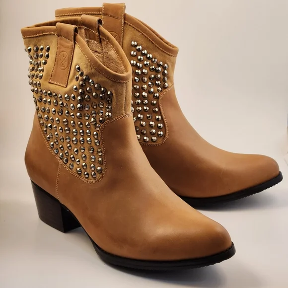 NWOT BeSparkle Leather Ankle Boots