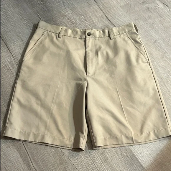 Izod Men's Flat Front Tan Golf Shorts Size 34