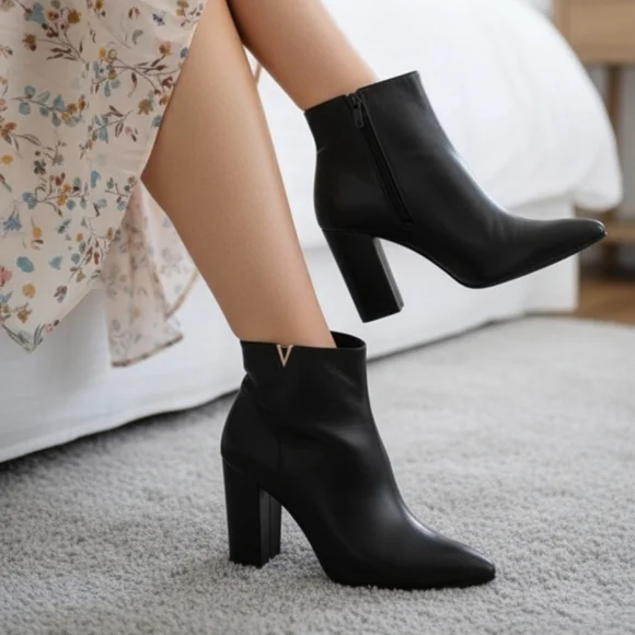 Schutz Black leather ankle boots 40