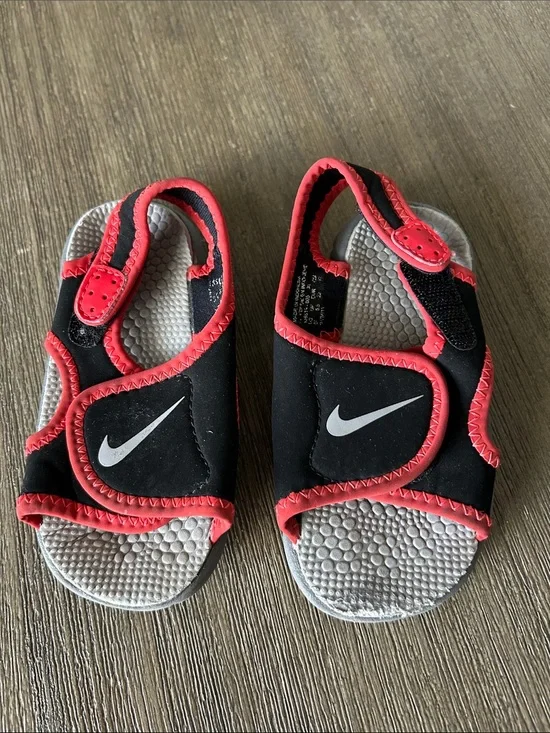 Nike Kids Black and Red Logo Hook-and-Loop Sandals, Sz. 5.