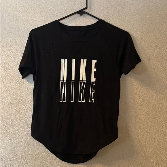 Nike Black T-Shirt with White Logo size large