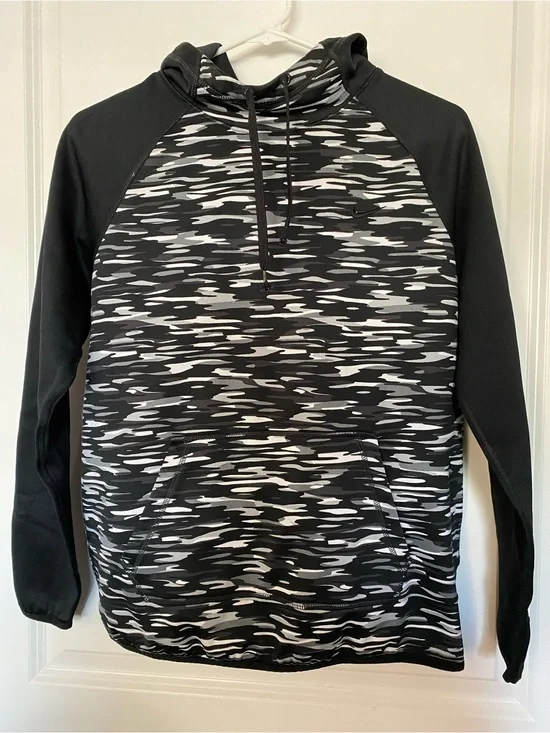 Nike Black and White Therma-Fit Pullover Hoodie kids Sz Medium