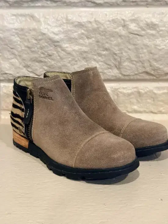 Sorel Major Low Premium Suede and Zebra Print Calf Hair Ankle Booties Sz 5
