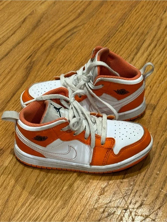 Nike Air Jordan 1 Mid SE 
